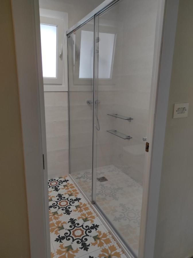 Precioso Piso En Playa America Con Jardin Privado. 尼格兰 外观 照片